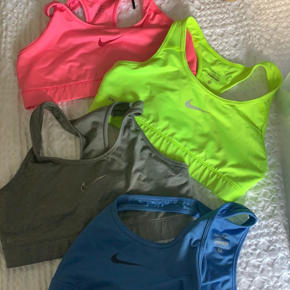 4 Nike sports bra! Worn but good condition
